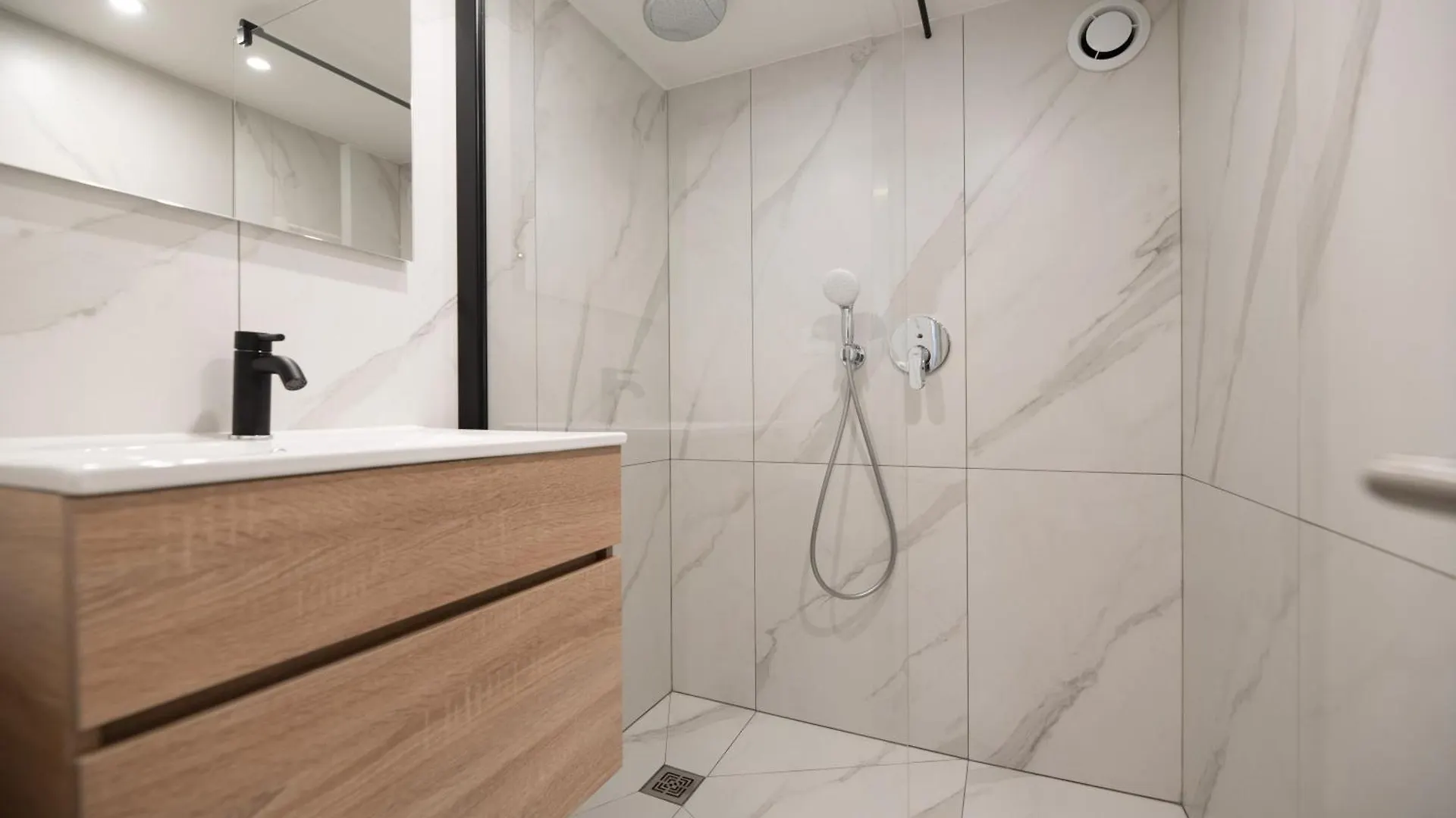 Apartment Cia - Spacious Duplex, Grands Boulevards Paris