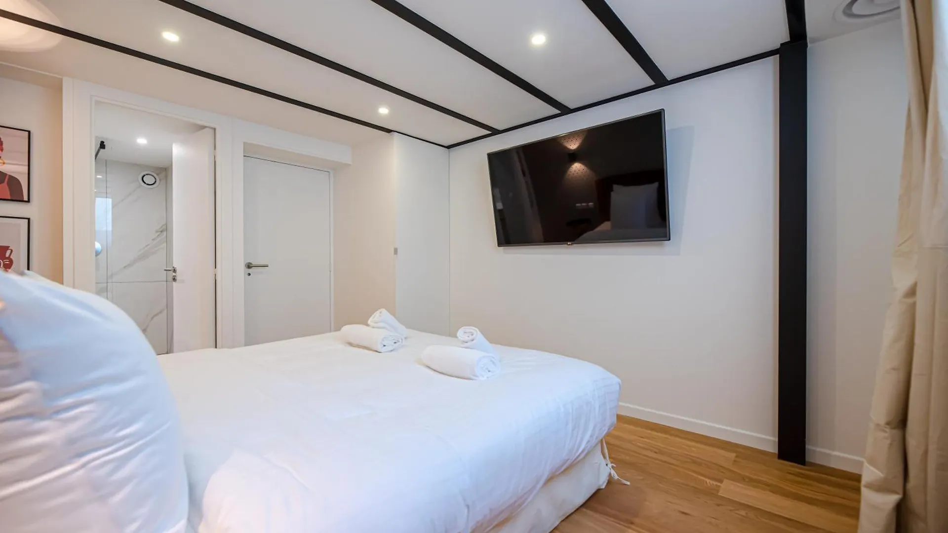Cia - Spacious Duplex, Grands Boulevards Paris Apartment