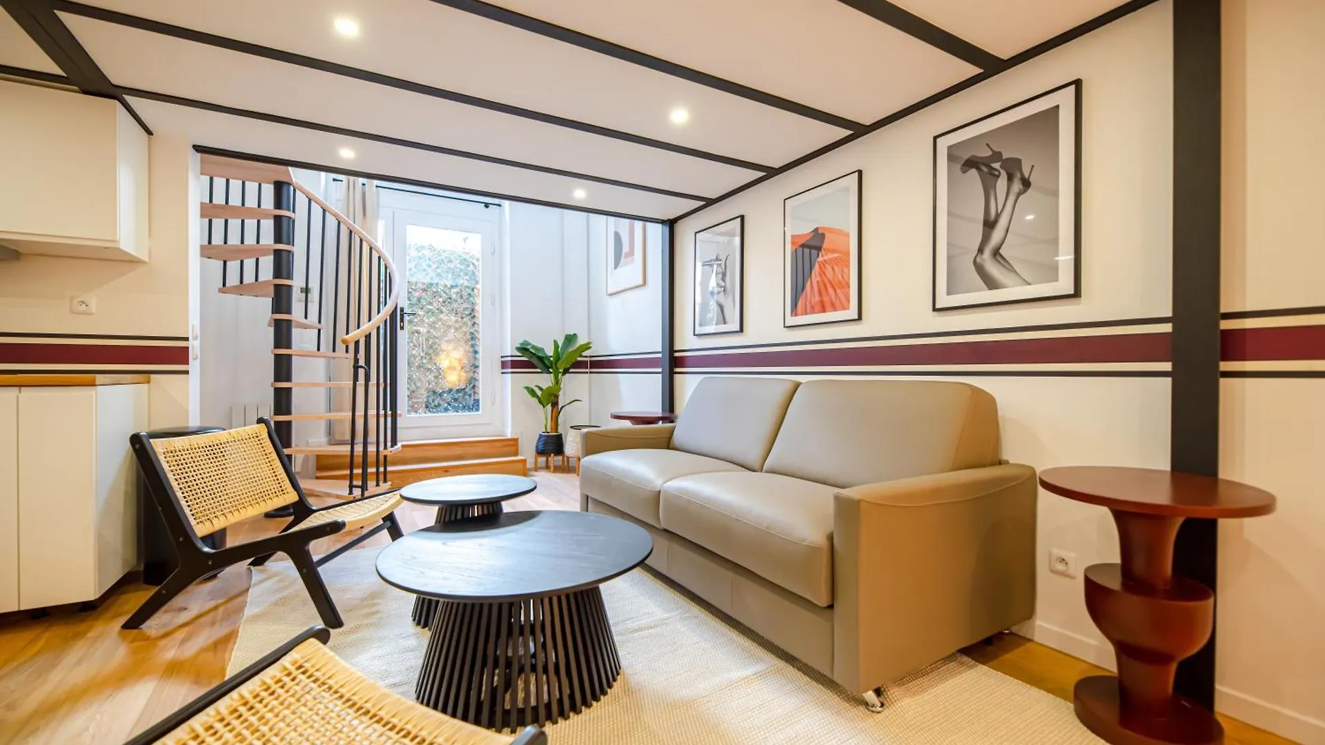 Apartment Cia - Spacious Duplex, Grands Boulevards Paris
